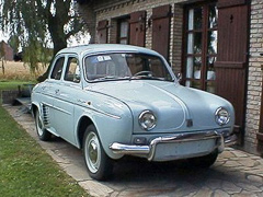 Êîìïàêòíàÿ è äîñòóïíàÿ ìàøèíêà Dauphine Alfa Romeo ñî ñëàáåíüêèì ìîòîð÷èêîì ðàçðàáîòàíà ñîâìåñòíî ñ Renault è âûïóùåíà íà äîðîãè îáùåãî ïîëüçîâàíèÿ â 1959 ãîäó.