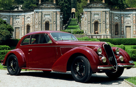 Alfa Romeo 6C 2300, èìåþùàÿ â íàçâàíèè äîâåñîê Mille Miglia ñïåöèàëüíàÿ âåðñèÿ, ïîñâÿù¸ííàÿ îäíîèì¸ííîé ãîíêå.