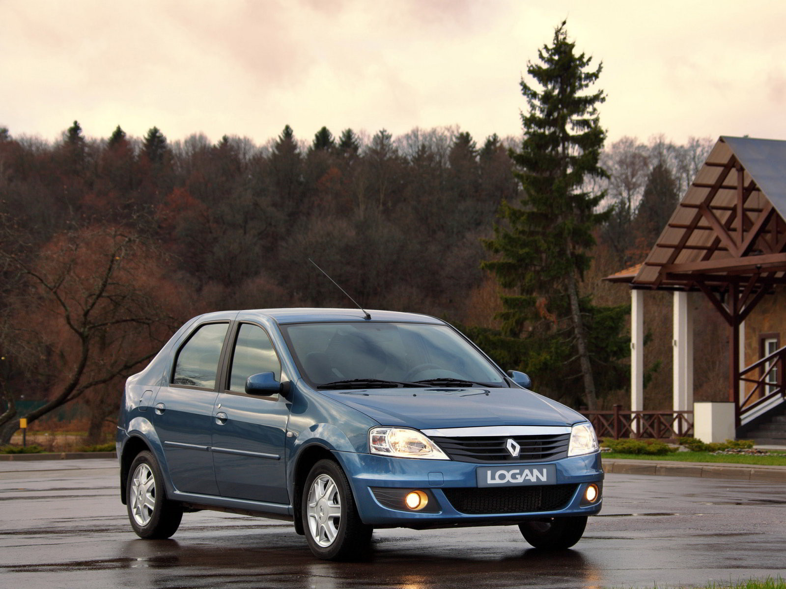 RENAULT Logan