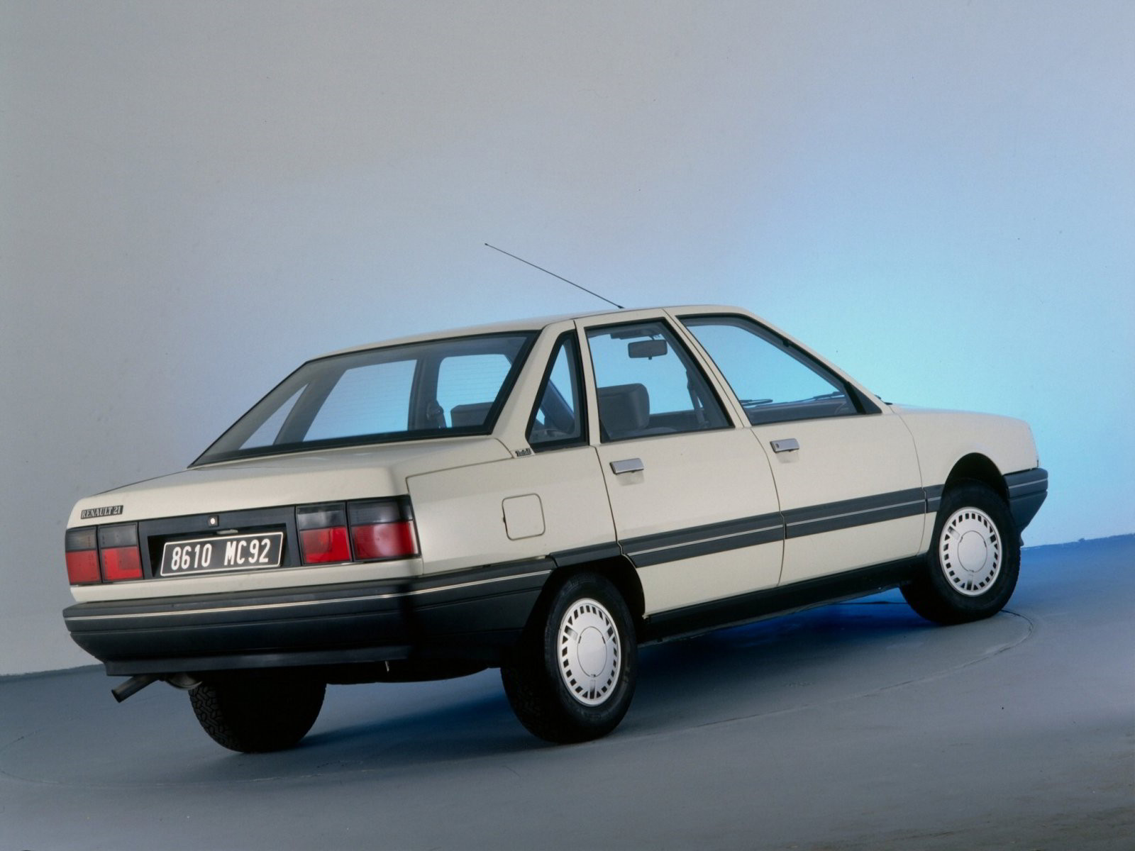 RENAULT R21