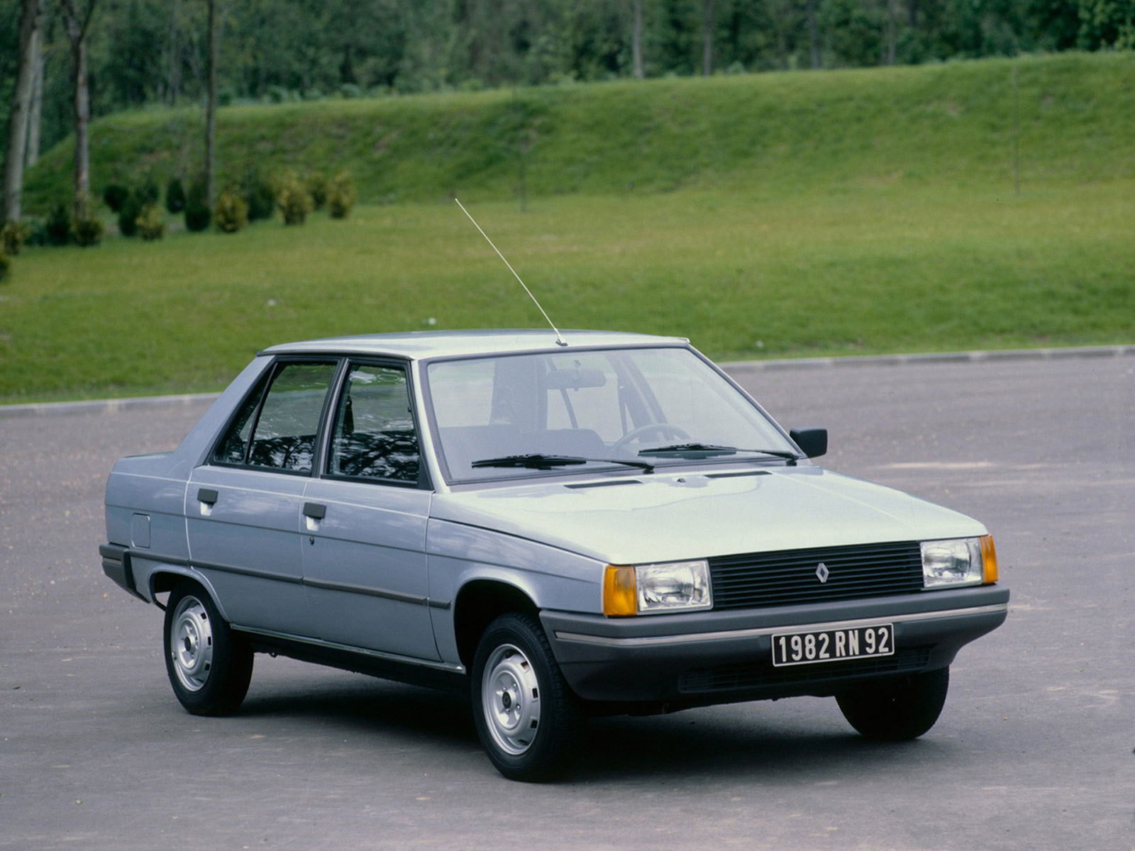 RENAULT R9